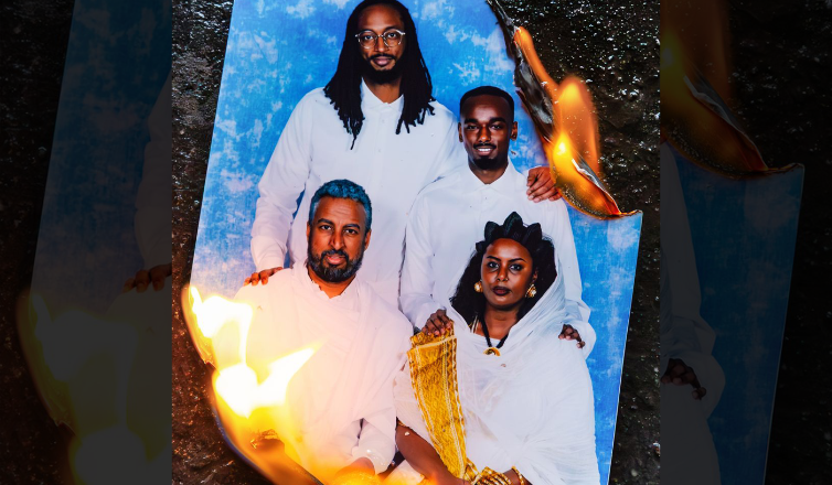 Ahmed Berhan, Sharmarke Elmi, Binyam Haile och Segen Tesfai i Upploppet på Kulturhuset Stadsteatern Husby Fotograf: Leonard Stenberg 